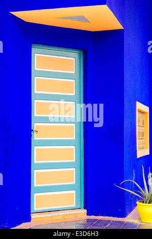 Détail d'un corner dans le magnifique jardin Majorelle restauré avec soin par Yves Saint-Laurent à Marrakech, Maroc, Afrique du Nord Banque D'Images