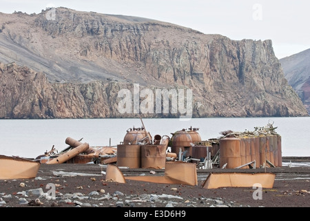 L'Île Déception, voir à l'intérieur de la caldera, montrant la chasse à l'abandon des bâtiments, Îles Shetland du Sud, l'Antarctique Banque D'Images