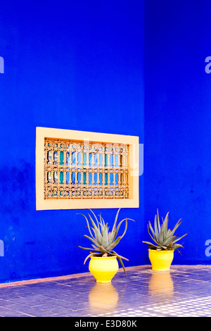 Détail d'un corner dans le magnifique jardin Majorelle restauré avec soin par Yves Saint-Laurent à Marrakech, Maroc, Afrique du Nord Banque D'Images