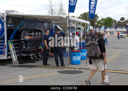 Foule à l'Bassmaster Elite Series tournoi de pêche, dans la communauté de la rivière Saint-Jean de Palatka, en Floride Banque D'Images