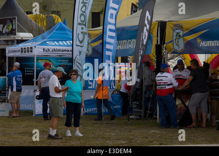 Foule à l'Bassmaster Elite Series tournoi de pêche, dans la communauté de la rivière Saint-Jean de Palatka, en Floride Banque D'Images