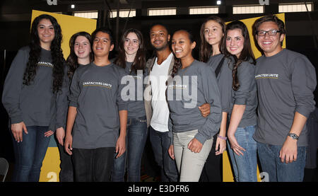 Brandon Jay McLaren de USA Networks GRACELAND participe à l'Assemblée de l'école pour les caractères s'unir à la campagne de lutte contre l'intimidation à l'Ouest et de l'Académie Technique de carrière à Las Vegas avec : Brandon Jay McLaren,aux élèves où : Las Vegas, NV, United States lorsque : Banque D'Images