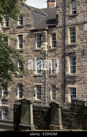 Des bâtiments pittoresques vu de Greyfriars Kirk dans la vieille ville d'Édimbourg Banque D'Images