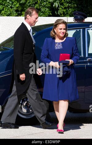 Le Luxembourg. 23 Juin, 2014. Grand-duc Henri et de la Grande-duchesse Maria-Teresa arriver au Grand Théâtre Journée Nationale de Luxembourg à Luxembourg, le 23 juin 2014. Cérémonie dans le Grand Théâtre, à souiller l'avenue de la liberté et plus tard Te Deum à la Cathédrale Photo : Albert Ph. van der Werf/DPA/Alamy Live News Banque D'Images