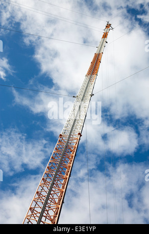 Réseau cellulaire guyed antenne Tower , Finlande Banque D'Images