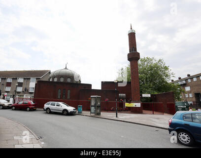 Cardiff, Royaume-Uni. Lundi 23 juin 2014 Photo : Centre islamique mosquée à Alice Street, Cadiff, Galles du sud. Re : deux hommes de Cardiff, Pays de Galles du sud, ont été identifiés en prenant part à ce qui semble être une vidéo de recrutement djihadiste, qui a été publié en ligne la semaine dernière. C'est pensée Reyaad Khan s'est rendu en Syrie avec ami Nasser Muthana qui apparaît également dans le film. Khan a vécu près de la prison des hommes de Cardiff sur le complot d'attentat à la Bourse de Londres en 2012. Credit : D Legakis/Alamy Live News Banque D'Images