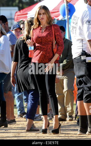 Un tournage Sofia Vergara gâteau carnaval scène concours pour le hit tv show 'Modern Family' dans Culver City, CA. Avec : Sofia Vergara Où : Culver City, CA, United States Quand : 17 Oct 2013 Banque D'Images