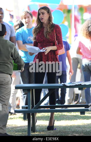 Un tournage Sofia Vergara gâteau carnaval scène concours pour le hit tv show 'Modern Family' dans Culver City, CA. Avec : Sofia Vergara Où : Culver City, CA, United States Quand : 17 Oct 2013 Banque D'Images