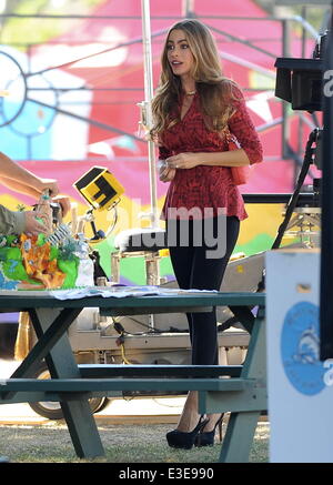 Un tournage Sofia Vergara gâteau carnaval scène concours pour le hit tv show 'Modern Family' dans Culver City, CA. Avec : Sofia Vergara Où : Culver City, CA, United States Quand : 17 Oct 2013 Banque D'Images