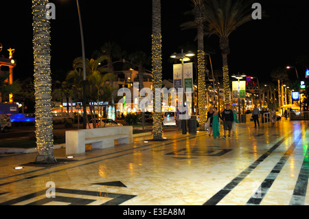 La nuit de l'avenue Las Americas, Arona, Playa de Las Americas, Tenerife, Espagne Banque D'Images