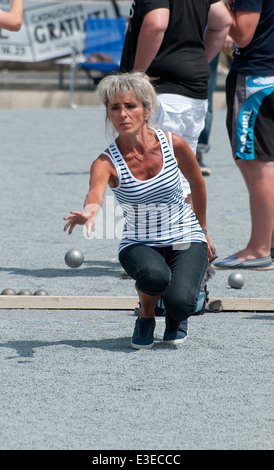 Dame de boules, pétanque, Villedieu les poeles, Normandie, France Banque D'Images