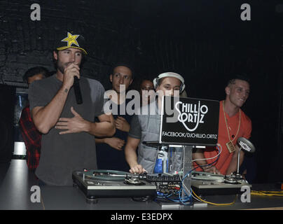 Brody Jenner nuit au Roxxy avec Julie Dorenbos et Susie Celek comprend : Brody Jenner,Julie Dorenbos,Susie Celek,DaCav5 MikeyPDaCav,5 où : Philadelphie, PA, United States Quand : 19 Oct 2013 Banque D'Images