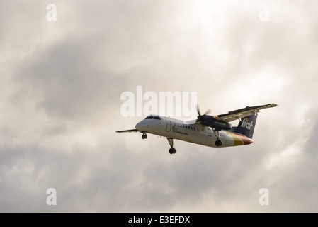 Liat De Havilland Canada DHC-8-311 approche de l'avion Dash 8 C. C. Bird International Airport, St. John's Antigua Banque D'Images