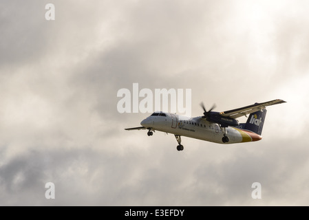 Liat De Havilland Canada DHC-8-311 approche de l'avion Dash 8 C. C. Bird International Airport, St. John's Antigua Banque D'Images