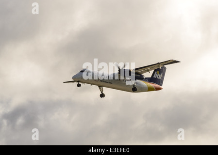 Liat De Havilland Canada DHC-8-311 approche de l'avion Dash 8 C. C. Bird International Airport, St. John's Antigua Banque D'Images