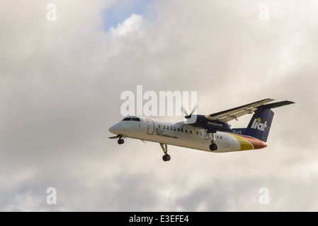 Liat De Havilland Canada DHC-8-311 approche de l'avion Dash 8 C. C. Bird International Airport, St. John's Antigua Banque D'Images