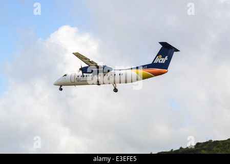 Liat De Havilland Canada DHC-8-311 approche de l'avion Dash 8 C. C. Bird International Airport, St. John's Antigua Banque D'Images