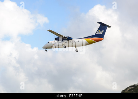 Liat De Havilland Canada DHC-8-311 approche de l'avion Dash 8 C. C. Bird International Airport, St. John's Antigua Banque D'Images