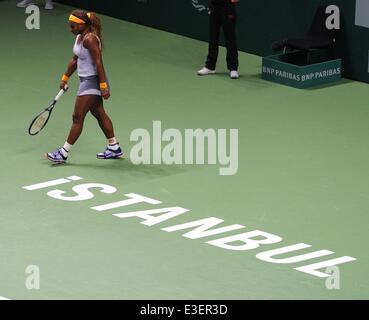 TEB BNP Paribas WTA Championships JOUR 1 match entre Serena Williams et Angelique Kerber des USA de l'Allemagne à la Sinan Erdem Dome le 22 octobre 2013 à Istanbul, Turquie. Sur la photo : Serena Williams, de l'USA. Où : Istanbul, Turquie Quand : 22 Oct 2013 Banque D'Images