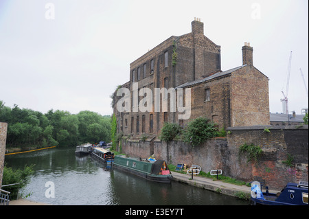 Le canal Regent à Kings Cross district Londres Royaume-Uni Banque D'Images