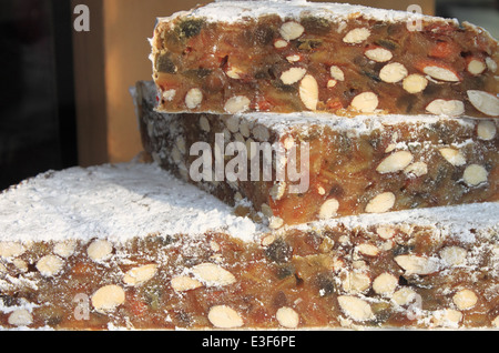 Quartiers de panforte, le traditionnel gâteau de Sienne, Italie Banque D'Images