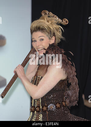 2013 Fashion Show Chocolat tenue au Salon du Chocolat avec : Louise Ekland Où : Paris, France Quand : 29 Oct 2013 Banque D'Images