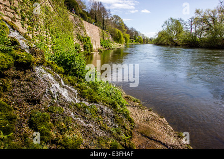 Bordé par la rivière Wye, le barrage est situé dans une campagne Herefordshire et a de nombreux secrets à découvrir historique. Banque D'Images