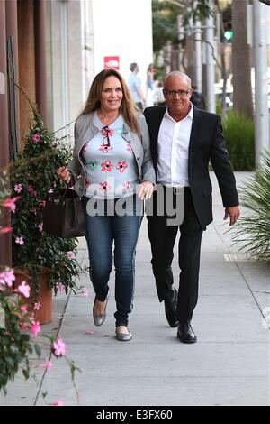 Daisy Duke Catherine Bach promenades dans Beverly Hills avec mari comprend : Catherine Bach Où : Los Angeles, CA, United States Quand : 04 Nov 2013 Banque D'Images