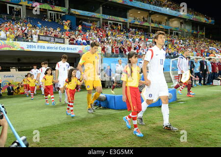 Cuiaba, Brésil. 17 Juin, 2014. Groupe de l'équipe de la Corée du Sud (KOR) Football/soccer : (R-L) Koo Ja-Cheol, Jung Sung-Ryong et Yun Suk Young de Corée du Sud entrez le terrain avant la Coupe du Monde de la FIFA, Brésil 2014 Groupe H match entre la Russie 1-1 la Corée du Sud dans la région de Arena Pantanal Cuiaba, Brésil . © CHANSON Seak-In/AFLO/Alamy Live News Banque D'Images