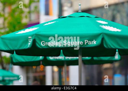 Greeley Square Park, parapluies, Manhattan, New York Banque D'Images