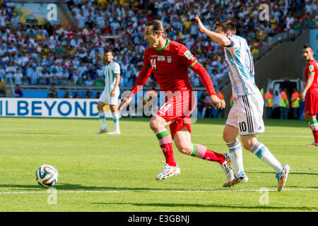 Andranik Timotian (IRI), Lionel Messi (ARG), le 21 juin 2014 Football / Soccer - COUPE DU MONDE : Brésil 2014 Groupe F match entre l'Argentine 1-0 l'Iran au stade Mineirao de Belo Horizonte, Brésil. (Photo de Maurizio Borsari/AFLO) Banque D'Images