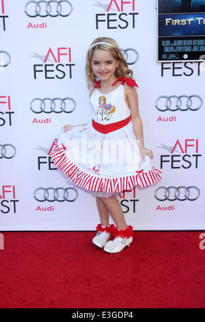 Mary Poppins 50e anniversaire le Festival de dépistage à TLC Chinese Theatre comprend : Mckenna Grace Où : Los Angeles, California, United States Quand : 10 Nov 2013 Banque D'Images