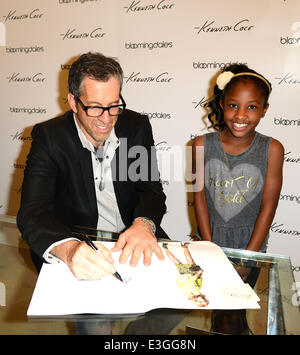 Kenneth Cole signe des exemplaires de son nouveau livre intitulé "C'est un production Kenneth Cole' à Bloomingdales avec : Kenneth Cole Où : Aventura, Florida, United States Quand : 09 Nov 2013 Banque D'Images