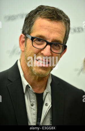 Kenneth Cole signe des exemplaires de son nouveau livre intitulé "C'est un production Kenneth Cole' à Bloomingdales avec : Kenneth Cole Où : Aventura, Florida, United States Quand : 09 Nov 2013 Banque D'Images