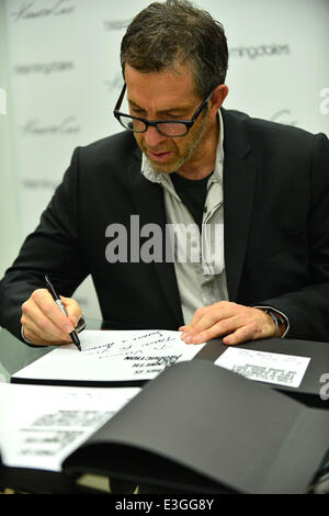 Kenneth Cole signe des exemplaires de son nouveau livre intitulé "C'est un production Kenneth Cole' à Bloomingdales avec : Kenneth Cole Où : Aventura, Florida, United States Quand : 09 Nov 2013 Banque D'Images