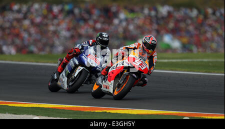 93, Marc MARQUEZ, l'Espagne, plus jeune Champion du monde de vitesse moto de tous les temps - 93, Marc MARQUEZ, Repsol-Honda : vélo, l'équipe de MotoGP Honda - classe 99, Jorge Lorenzo, l'Espagne, de l'équipe YAMAHA MotoGPMotoGP de Valence sur le circuit Tormo comprend : Marc MARQUEZ Où : Val Banque D'Images