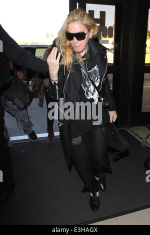 Madonna à LAX pour un vol au départ de : Madonna Où : Los Angeles, California, United States Quand : 18 Nov 2013 Banque D'Images