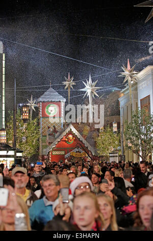 Assister à l'célébrités Grove's 11 Arbre de Noël annuel spectaculaire éclairage présenté par Citi au bosquet. Doté d''atmosphère : où : Los Angeles, California, United States Quand : 18 Nov 2013 Banque D'Images