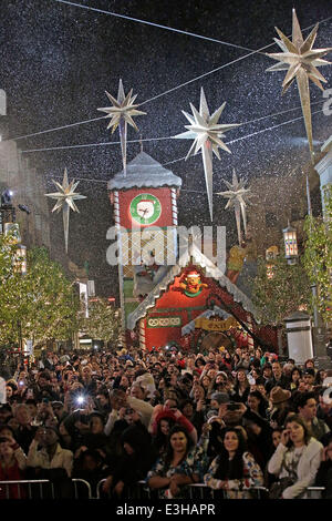 Assister à l'célébrités Grove's 11 Arbre de Noël annuel spectaculaire éclairage présenté par Citi au bosquet. Doté d''atmosphère : où : Los Angeles, California, United States Quand : 18 Nov 2013 Banque D'Images