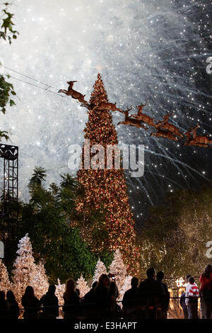 Assister à l'célébrités Grove's 11 Arbre de Noël annuel spectaculaire éclairage présenté par Citi au bosquet. Doté d''atmosphère : où : Los Angeles, California, United States Quand : 18 Nov 2013 Banque D'Images