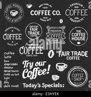 Jeu de café croquis et des symboles de texte sur le tableau arrière-plan Illustration de Vecteur