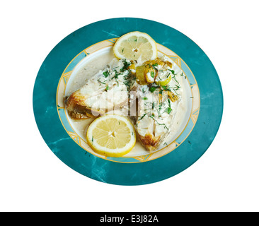 Flétan noir dans la crème de citron. servi avec légumes frais, citron Banque D'Images