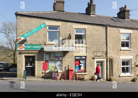 Le bureau de poste du village de Belmont, Lancashire, un village avec une population d'environ 525 personnes. Banque D'Images