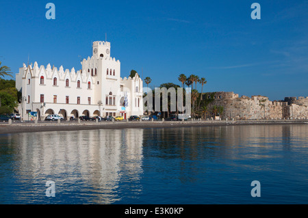 Le front de mer de la capitale de l'île de Kos en Grèce Banque D'Images