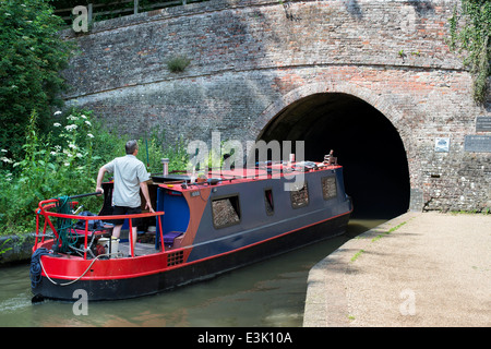 Grand classique sur le Grand Union Canal, à Stoke Bruerne Blisworth entrant dans le tunnel. Le Northamptonshire. L'Angleterre Banque D'Images