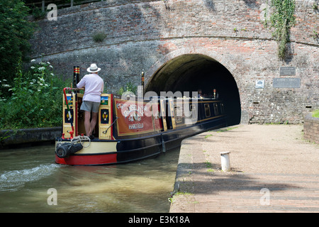 Grand classique sur le Grand Union Canal, à Stoke Bruerne Blisworth entrant dans le tunnel. Le Northamptonshire. L'Angleterre Banque D'Images