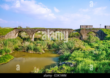 Un pont ferroviaire sur la rivière Tabor. Banque D'Images