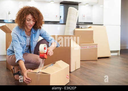Boîtes d'étanchéité femme prête pour déménagement Banque D'Images