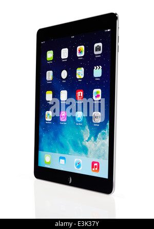 Apple iPad Air cut-out sur fond blanc avec la réflexion et le clipping path Banque D'Images