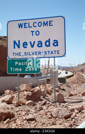 Bienvenue à Nevada Panneau routier sur le Hoover Dam Bypass bridge, Nevada, USA. Banque D'Images